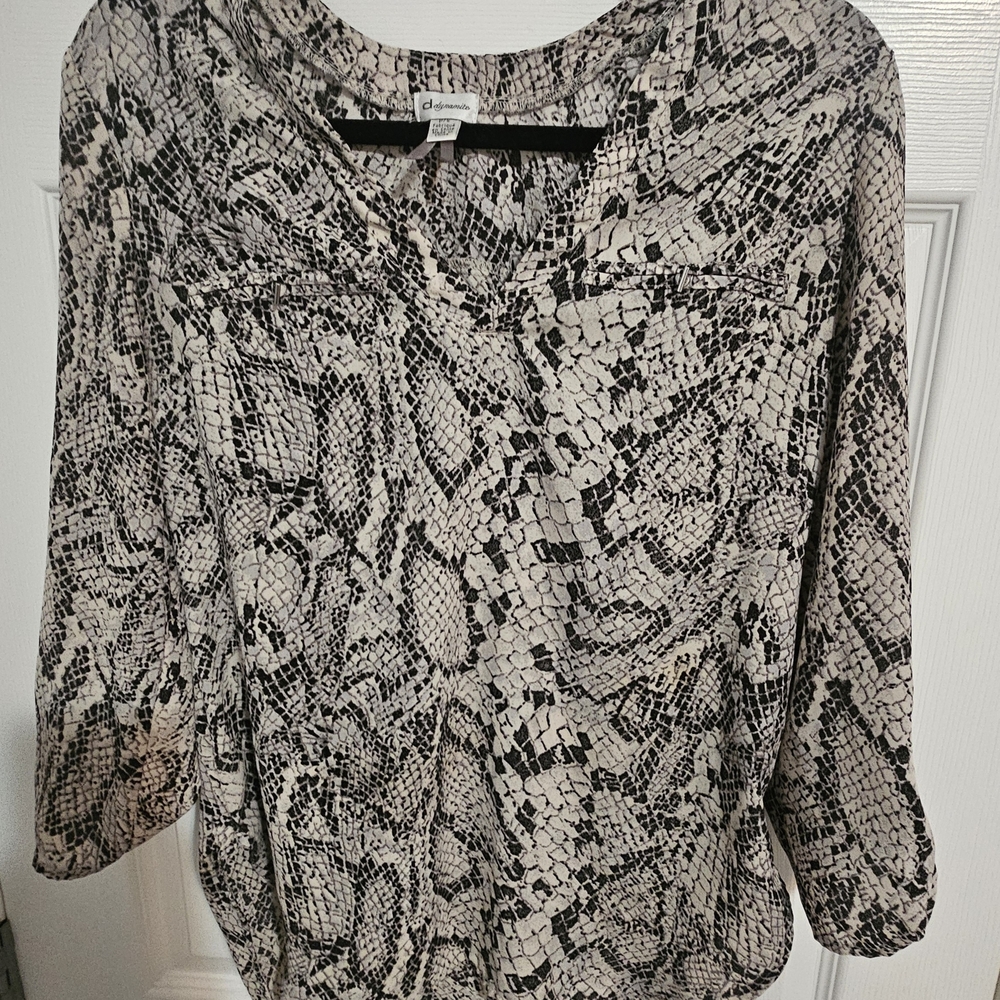 Dynamite Women's Black and White Snake Print Top